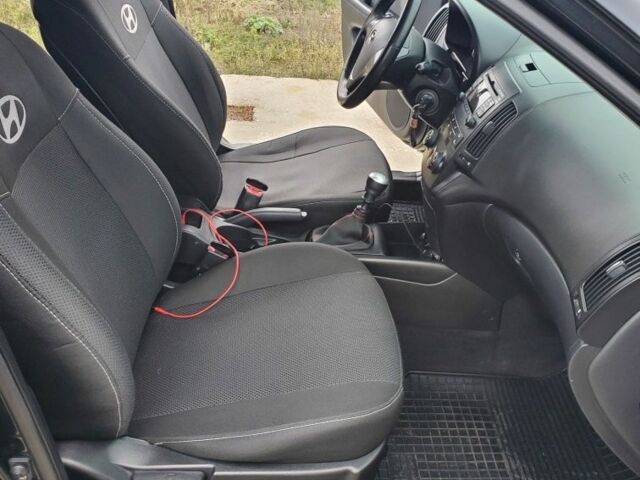 Чорний Хендай i30, об'ємом двигуна 1.6 л та пробігом 365 тис. км за 5000 $, фото 18 на Automoto.ua