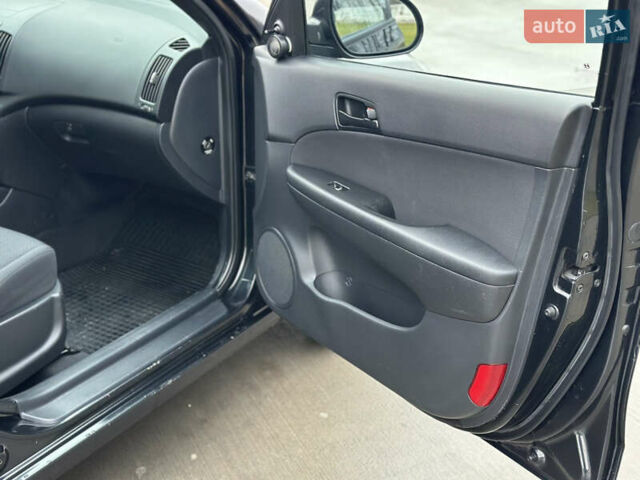 Чорний Хендай i30, об'ємом двигуна 1.4 л та пробігом 204 тис. км за 5950 $, фото 15 на Automoto.ua