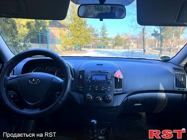 Чорний Хендай i30, об'ємом двигуна 1.4 л та пробігом 195 тис. км за 5650 $, фото 7 на Automoto.ua