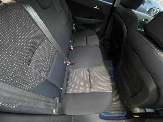 Черный Хендай i30, объемом двигателя 1.6 л и пробегом 223 тыс. км за 5600 $, фото 18 на Automoto.ua