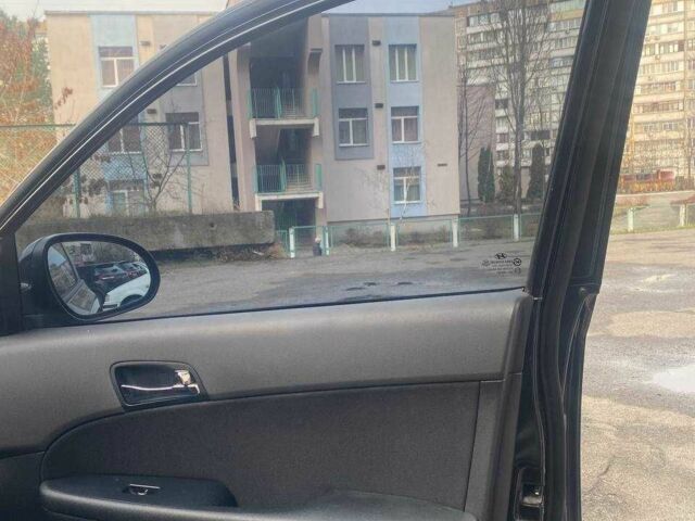 Черный Хендай i30, объемом двигателя 1.6 л и пробегом 223 тыс. км за 5600 $, фото 13 на Automoto.ua