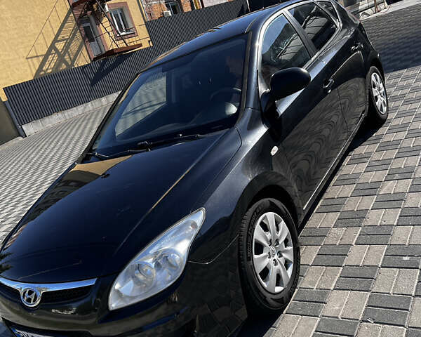 Черный Хендай i30, объемом двигателя 1.4 л и пробегом 267 тыс. км за 5400 $, фото 5 на Automoto.ua