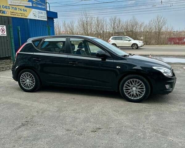 Черный Хендай i30, объемом двигателя 1.6 л и пробегом 191 тыс. км за 7500 $, фото 9 на Automoto.ua