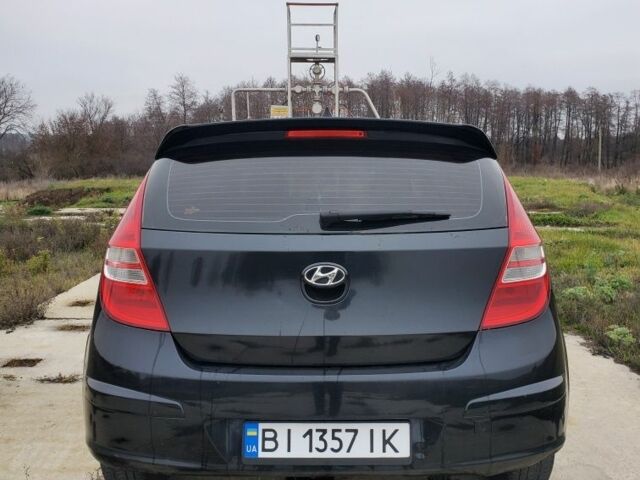 Чорний Хендай i30, об'ємом двигуна 1.6 л та пробігом 365 тис. км за 5000 $, фото 5 на Automoto.ua