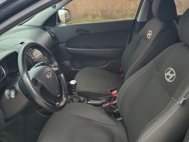 Чорний Хендай i30, об'ємом двигуна 1.6 л та пробігом 365 тис. км за 5000 $, фото 12 на Automoto.ua