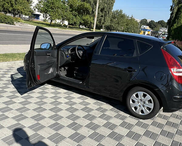 Черный Хендай i30, объемом двигателя 1.4 л и пробегом 267 тыс. км за 5400 $, фото 3 на Automoto.ua