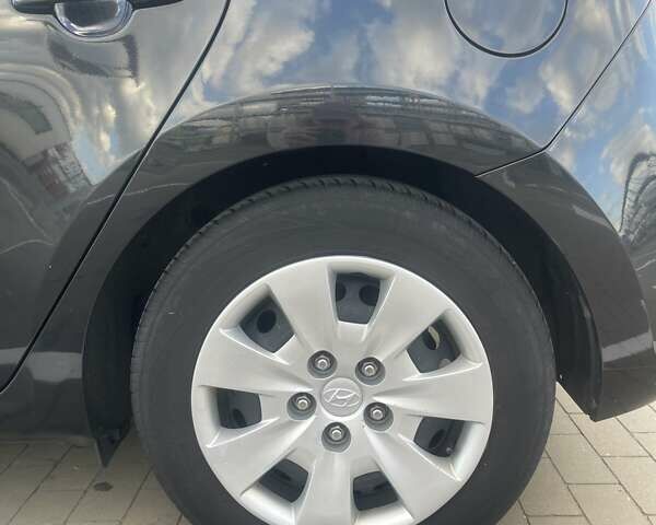 Черный Хендай i30, объемом двигателя 1.58 л и пробегом 227 тыс. км за 5900 $, фото 8 на Automoto.ua