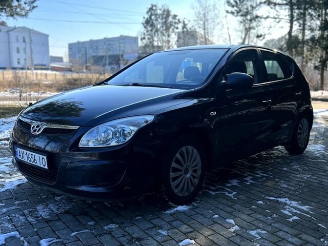 Чорний Хендай i30, об'ємом двигуна 1.4 л та пробігом 195 тис. км за 5650 $, фото 5 на Automoto.ua