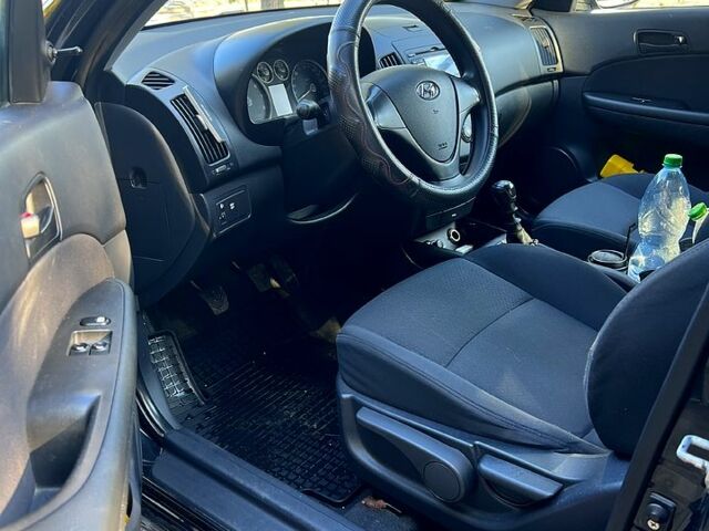 Чорний Хендай i30, об'ємом двигуна 1.4 л та пробігом 195 тис. км за 5650 $, фото 8 на Automoto.ua