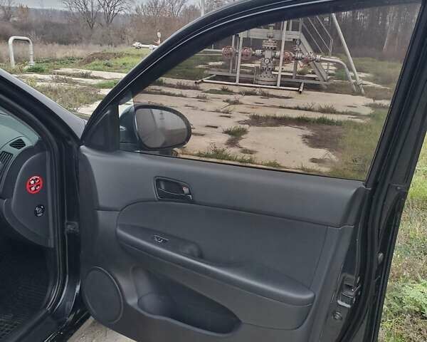 Чорний Хендай i30, об'ємом двигуна 1.6 л та пробігом 365 тис. км за 5000 $, фото 18 на Automoto.ua