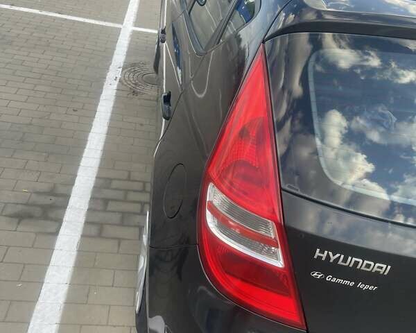 Черный Хендай i30, объемом двигателя 1.58 л и пробегом 227 тыс. км за 5900 $, фото 10 на Automoto.ua