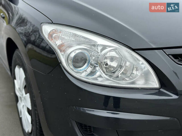 Чорний Хендай i30, об'ємом двигуна 1.4 л та пробігом 204 тис. км за 5950 $, фото 6 на Automoto.ua