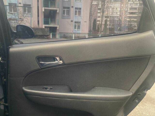 Черный Хендай i30, объемом двигателя 1.6 л и пробегом 223 тыс. км за 5600 $, фото 14 на Automoto.ua