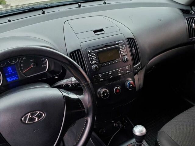 Чорний Хендай i30, об'ємом двигуна 1.6 л та пробігом 365 тис. км за 5000 $, фото 11 на Automoto.ua