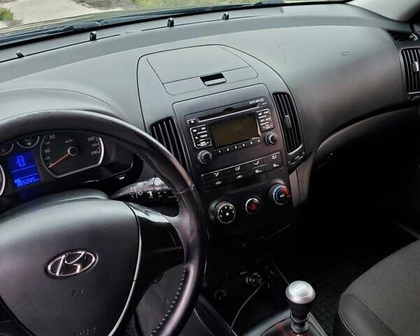 Чорний Хендай i30, об'ємом двигуна 1.6 л та пробігом 365 тис. км за 5000 $, фото 12 на Automoto.ua
