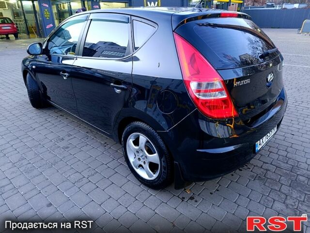 Черный Хендай i30, объемом двигателя 1.4 л и пробегом 170 тыс. км за 5800 $, фото 3 на Automoto.ua