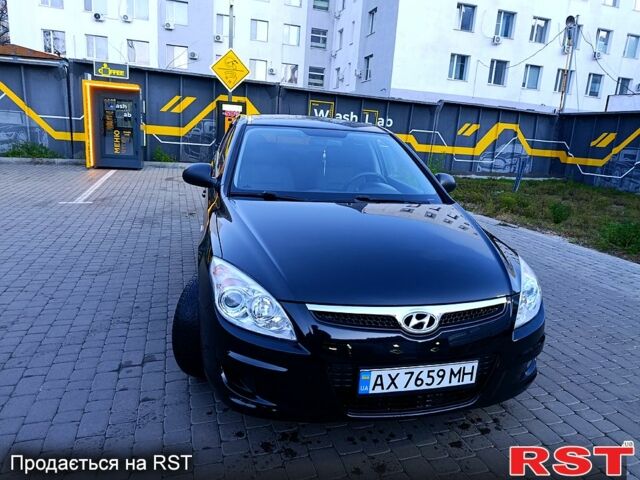 Черный Хендай i30, объемом двигателя 1.4 л и пробегом 170 тыс. км за 5800 $, фото 2 на Automoto.ua