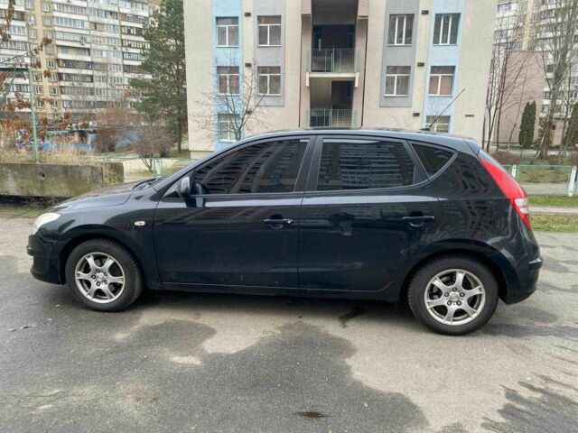 Черный Хендай i30, объемом двигателя 1.6 л и пробегом 223 тыс. км за 5600 $, фото 3 на Automoto.ua