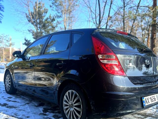 Чорний Хендай i30, об'ємом двигуна 1.4 л та пробігом 195 тис. км за 5650 $, фото 4 на Automoto.ua