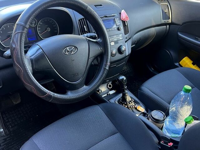 Чорний Хендай i30, об'ємом двигуна 1.4 л та пробігом 195 тис. км за 5650 $, фото 9 на Automoto.ua
