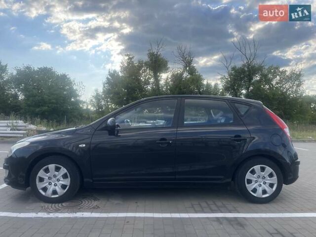 Черный Хендай i30, объемом двигателя 1.58 л и пробегом 227 тыс. км за 5900 $, фото 2 на Automoto.ua