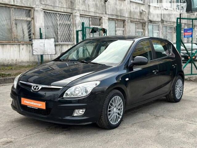 Чорний Хендай i30, об'ємом двигуна 1.6 л та пробігом 191 тис. км за 7500 $, фото 4 на Automoto.ua