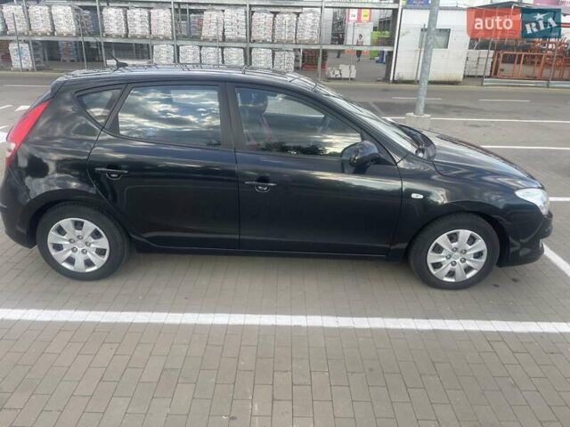 Черный Хендай i30, объемом двигателя 1.58 л и пробегом 227 тыс. км за 5900 $, фото 4 на Automoto.ua