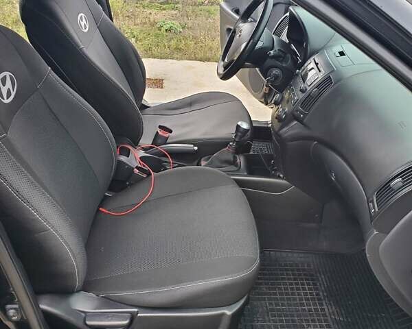 Чорний Хендай i30, об'ємом двигуна 1.6 л та пробігом 365 тис. км за 5000 $, фото 19 на Automoto.ua