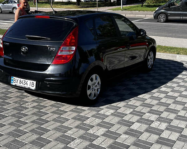 Черный Хендай i30, объемом двигателя 1.4 л и пробегом 265 тыс. км за 5600 $, фото 8 на Automoto.ua