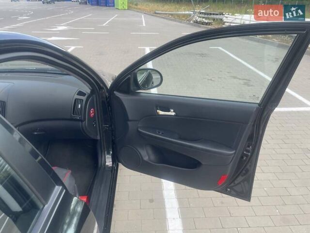 Черный Хендай i30, объемом двигателя 1.58 л и пробегом 227 тыс. км за 5900 $, фото 7 на Automoto.ua