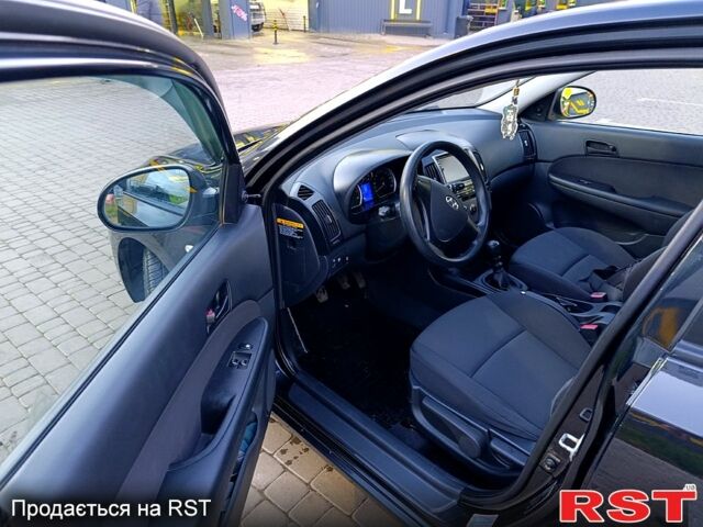 Черный Хендай i30, объемом двигателя 1.4 л и пробегом 170 тыс. км за 5800 $, фото 7 на Automoto.ua
