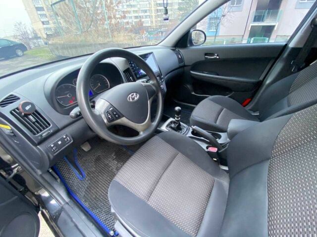 Черный Хендай i30, объемом двигателя 1.6 л и пробегом 223 тыс. км за 5600 $, фото 19 на Automoto.ua