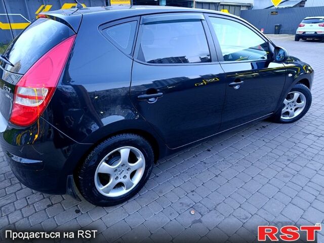 Черный Хендай i30, объемом двигателя 1.4 л и пробегом 170 тыс. км за 5800 $, фото 5 на Automoto.ua