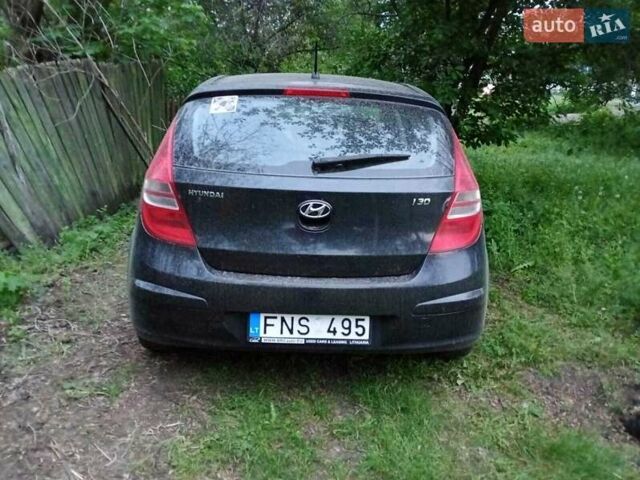 Черный Хендай i30, объемом двигателя 1.6 л и пробегом 300 тыс. км за 4000 $, фото 8 на Automoto.ua