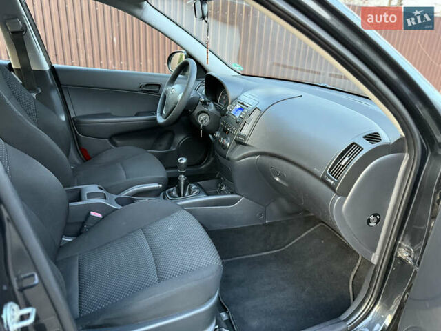 Черный Хендай i30, объемом двигателя 1.4 л и пробегом 194 тыс. км за 6350 $, фото 33 на Automoto.ua