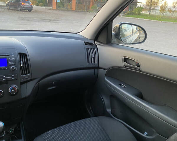 Черный Хендай i30, объемом двигателя 1.4 л и пробегом 242 тыс. км за 6000 $, фото 18 на Automoto.ua