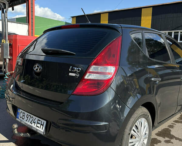 Черный Хендай i30, объемом двигателя 1.4 л и пробегом 237 тыс. км за 5000 $, фото 2 на Automoto.ua
