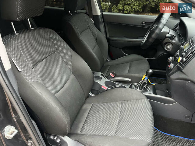 Черный Хендай i30, объемом двигателя 1.4 л и пробегом 240 тыс. км за 6000 $, фото 23 на Automoto.ua