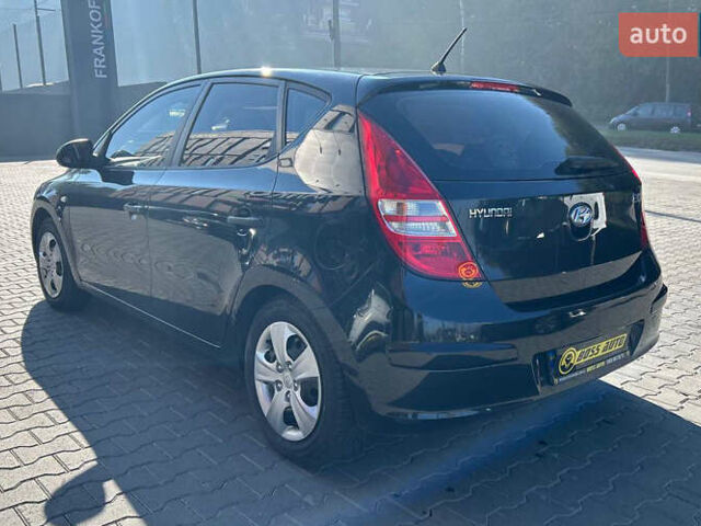 Черный Хендай i30, объемом двигателя 1.4 л и пробегом 220 тыс. км за 5500 $, фото 3 на Automoto.ua