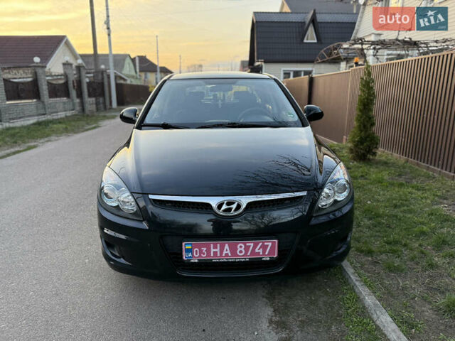 Черный Хендай i30, объемом двигателя 1.4 л и пробегом 194 тыс. км за 6350 $, фото 1 на Automoto.ua