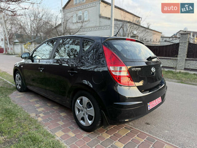 Черный Хендай i30, объемом двигателя 1.4 л и пробегом 194 тыс. км за 6350 $, фото 4 на Automoto.ua