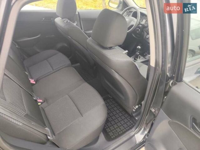 Черный Хендай i30, объемом двигателя 1.4 л и пробегом 160 тыс. км за 5999 $, фото 16 на Automoto.ua