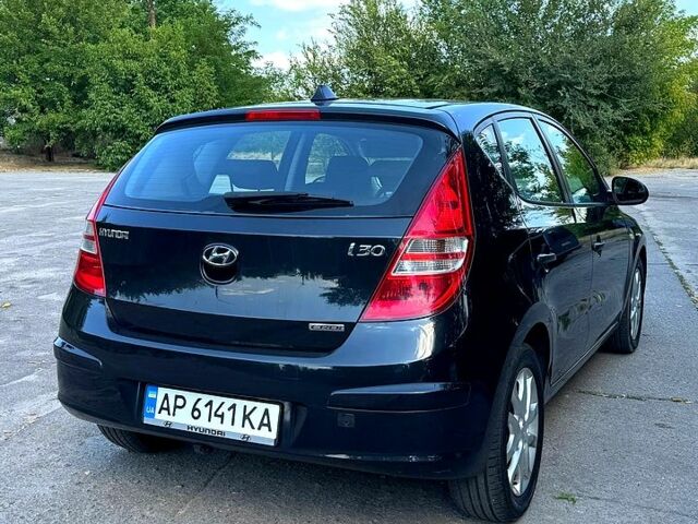 Чорний Хендай i30, об'ємом двигуна 1.6 л та пробігом 250 тис. км за 5700 $, фото 1 на Automoto.ua
