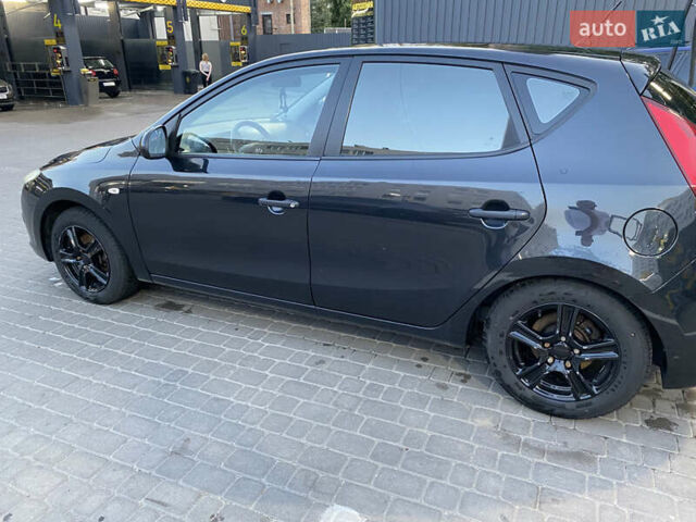 Черный Хендай i30, объемом двигателя 1.4 л и пробегом 194 тыс. км за 6000 $, фото 5 на Automoto.ua