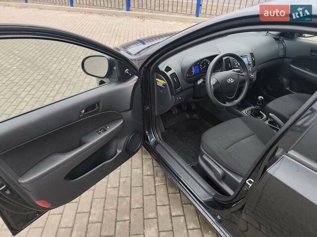 Чорний Хендай i30, об'ємом двигуна 1.4 л та пробігом 161 тис. км за 5700 $, фото 25 на Automoto.ua