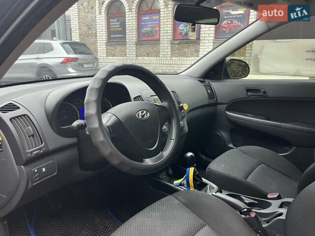 Черный Хендай i30, объемом двигателя 1.4 л и пробегом 240 тыс. км за 6000 $, фото 15 на Automoto.ua