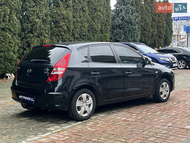 Черный Хендай i30, объемом двигателя 1.4 л и пробегом 240 тыс. км за 6000 $, фото 3 на Automoto.ua