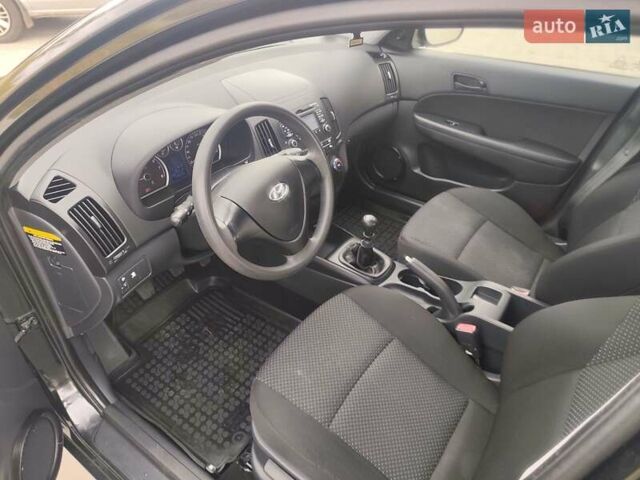 Черный Хендай i30, объемом двигателя 1.4 л и пробегом 160 тыс. км за 5999 $, фото 10 на Automoto.ua