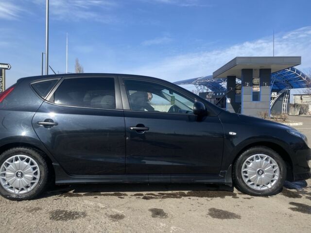 Черный Хендай i30, объемом двигателя 1.4 л и пробегом 210 тыс. км за 6400 $, фото 1 на Automoto.ua