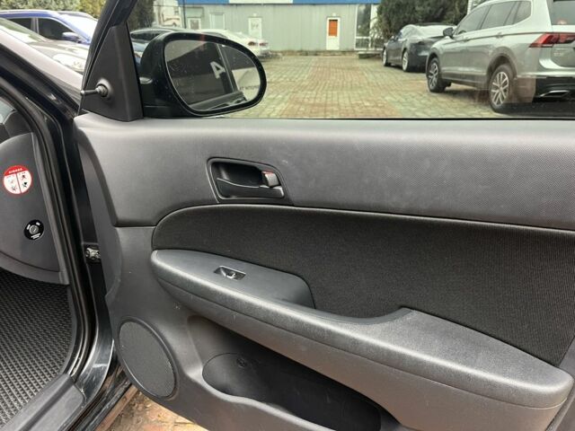 Черный Хендай i30, объемом двигателя 1.4 л и пробегом 240 тыс. км за 6000 $, фото 21 на Automoto.ua